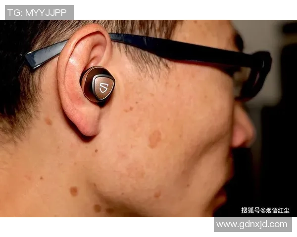 足球明星耳机新品上市音乐与激情的完美结合让你畅享每一场比赛